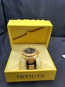 lot 2010 image: Invicta Subaqua Mens Watch Broken Band