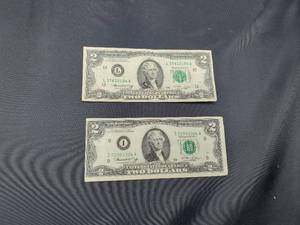 lot 2120 image: Lot of 2 1976 $2 Bill