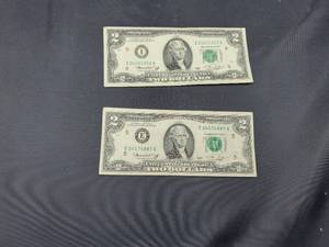 lot 2121 image: Lot of 2 1976 $2 Bill