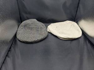 lot 2139 image: Lot of 2 Mens Driving Caps
