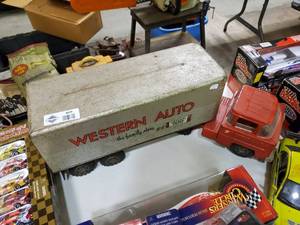 lot 2577 image: Vintage Western Auto Semi and Trailer Metal Toy