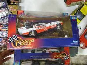 lot 2581 image: Winners Circle Red Wing Shoes Die Cast Collectible Car