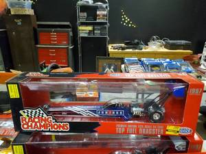 lot 2589 image: Racing Champions Top Fuel Die Cast Dragster