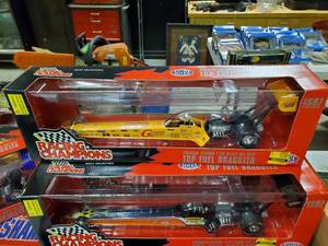 lot 2590 image: Racing Champions Top Fuel Die Cast Dragster