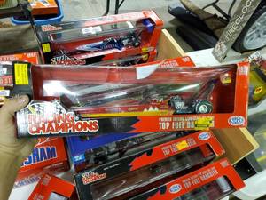 lot 2591 image: Racing Champions Top Fuel Die Cast Dragster