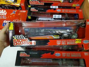 lot 2594 image: Racing Champions Top Fuel Die Cast Dragster