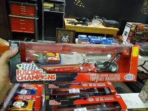 lot 2595 image: Racing Champions Top Fuel Die Cast Dragster