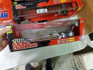 lot 2596 image: Racing Champions Top Fuel Die Cast Dragster