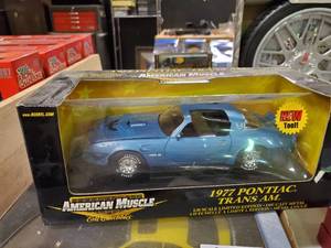 lot 2598 image: American Muscle Collectible 197 Pontiac Trans Am Die Cast Car