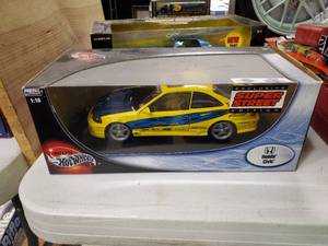 lot 2599 image: Hot Wheels Honda Civic Exclusive Super Street Edition Model Car