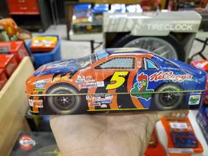 lot 2606 image: NASCAR #5 Terry Labonte Collectible Tin