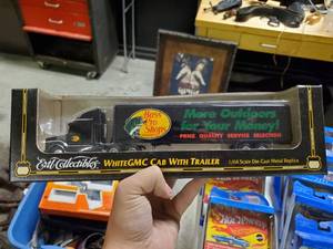 lot 2618 image: ERTL Collectibles White GMC Cab with Trailer