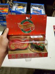 lot 2624 image: Hot Wheels 1996 Holiday Collectors Edition