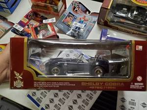lot 2631 image: Road Legends Shelby Cobra 427SC Die Cast Car