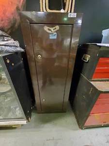 lot 2678 image: Homak Metal Gun Security Cabinet