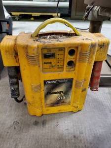 lot 2694 image: RoadMaster Jump Box