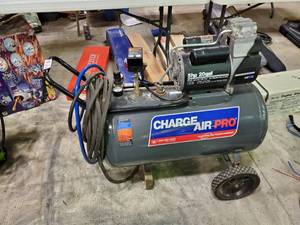 lot 2703 image: 20 Gallon Charge Air Pro Compressor on Wheels