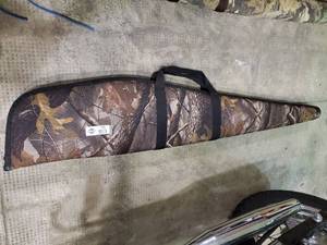 lot 2718 image: Camo Long Gun Soft Shell Case