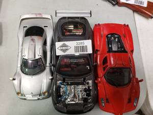 lot 2285 image: 3 Model Cars