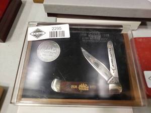 lot 2295 image: Mac Tools Collector Series 57th Anniversary Knife 1938-1995