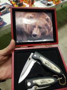 lot 2303 image: Pair of Bear Pocket Knives