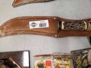 lot 2315 image: Buffalo Skinner Skinning Knife with Sheath
