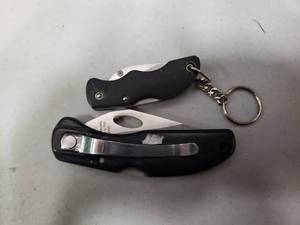 lot 2321 image: Lot of 2 Pocket Knives