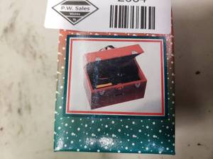 lot 2334 image: Snap-On Toolbox Christmas Ornament