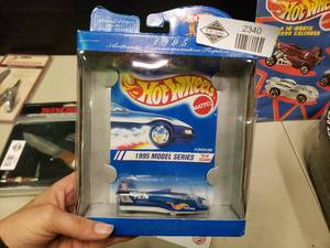 lot 2340 image: 1995 Hydroplane Hot Wheels Collectible