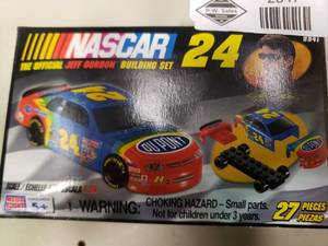 lot 2347 image: Megablocks Official NASCAR Jeff Gordon Building Set