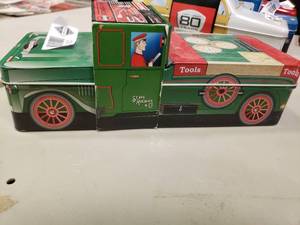 lot 2351 image: Craftsman 5-Piece Screwdriver Set in Vintage Collectors Truck Tin