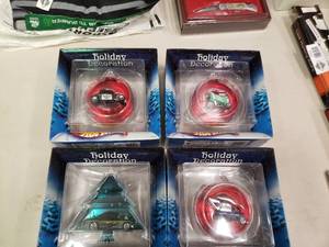 lot 2370 image: Lot of 4 Hot Wheels Holiday Decorations
