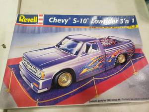 lot 2371 image: Revell Chevy S10 Low Rider 3 n 1 Model Car