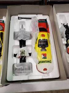 lot 2442 image: Mac Tools Gator Nationals Die Cast Drag Car