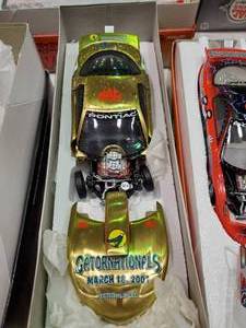 lot 2446 image: Mac Tools Gator Nationals Die Cast Drag Car