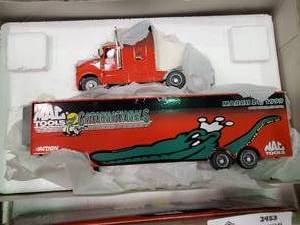 lot 2452 image: Mac Tools Gator Nationals Die Cast Semi and Enclosed Trailer