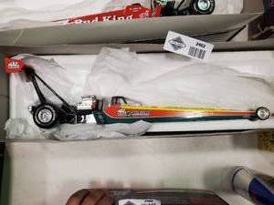 lot 2462 image: Mac Tools Gator Nationals Die Cast Drag Car