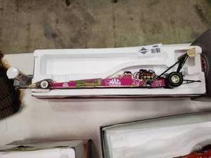 lot 2465 image: Mac Tools Shirley Muldowney Die Cast Drag Car