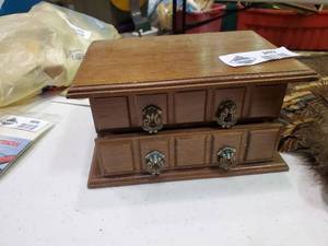 lot 2472 image: Wooden Jewelry Box w Contents