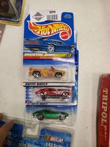 lot 2479 image: Lot of 3 Hot Wheels