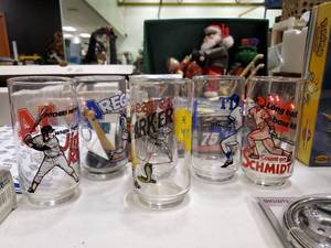 lot 2520 image: Lot of 6 Baseball Themed Drinking Glasses