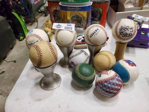 lot 2530 image: Lot of Baseballs