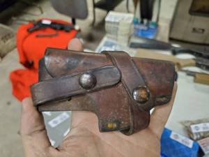 lot 2546 image: Braver Bros MFG Leather Holster