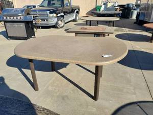lot 1018 image: Outdoor Patio Table