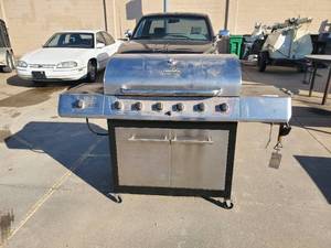 lot 1027 image: Char-Broil Propane Grill