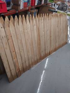 lot 4233 image: 8 x 41.5 picket fence piece- DAMAGED