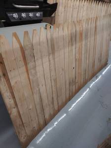 lot 4234 image: 8 x 41.5 picket fence piece- DAMAGED