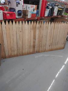 lot 4236 image: 8 x 41.5 picket fence piece- DAMAGED