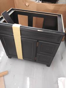 lot 4239 image: Diamond Goslin Storm Transitional Bathroom Vanity (Common 36-in x 21-in Actual 36-in x 21 Inches) DAMAGED, NO HARDWARE