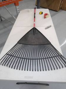 lot 4322 image: Craftsman 70 Heavy Duty Plastic Rake